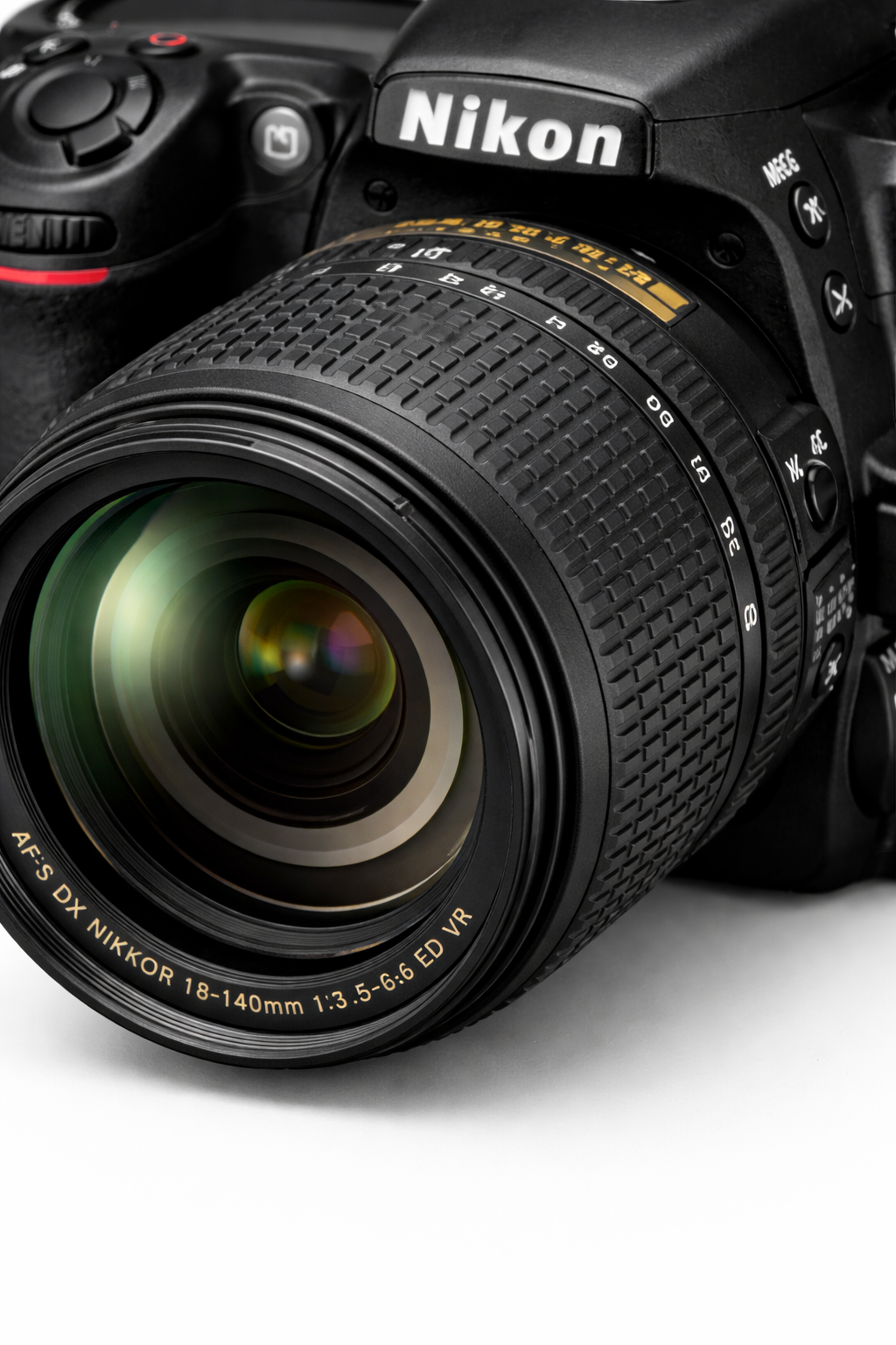 Nikon 18-140mm VR kit lens